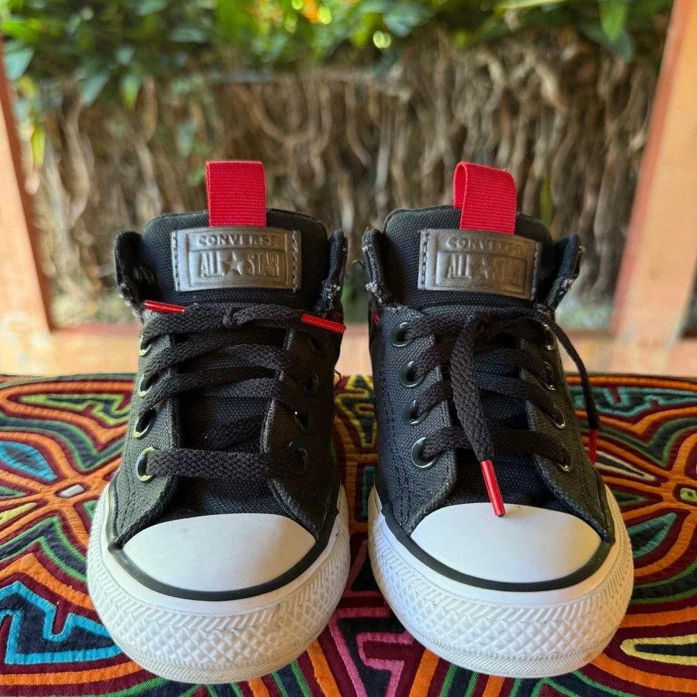 Converse Chuck Taylor All Star Axel Mid‎ Black Red Youth 11.5